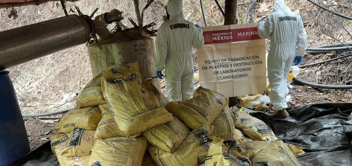 Aseguramiento de narcolaboratorio y metanfetamina en Durango