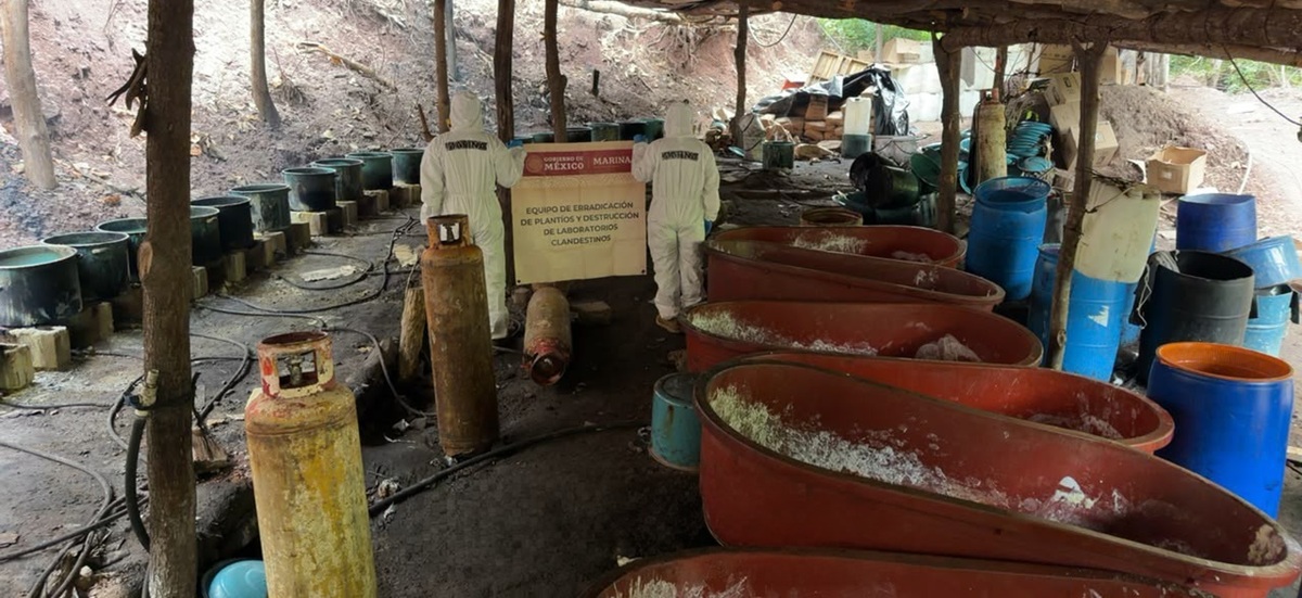 Aseguramiento de narcolaboratorio y metanfetamina en Durango