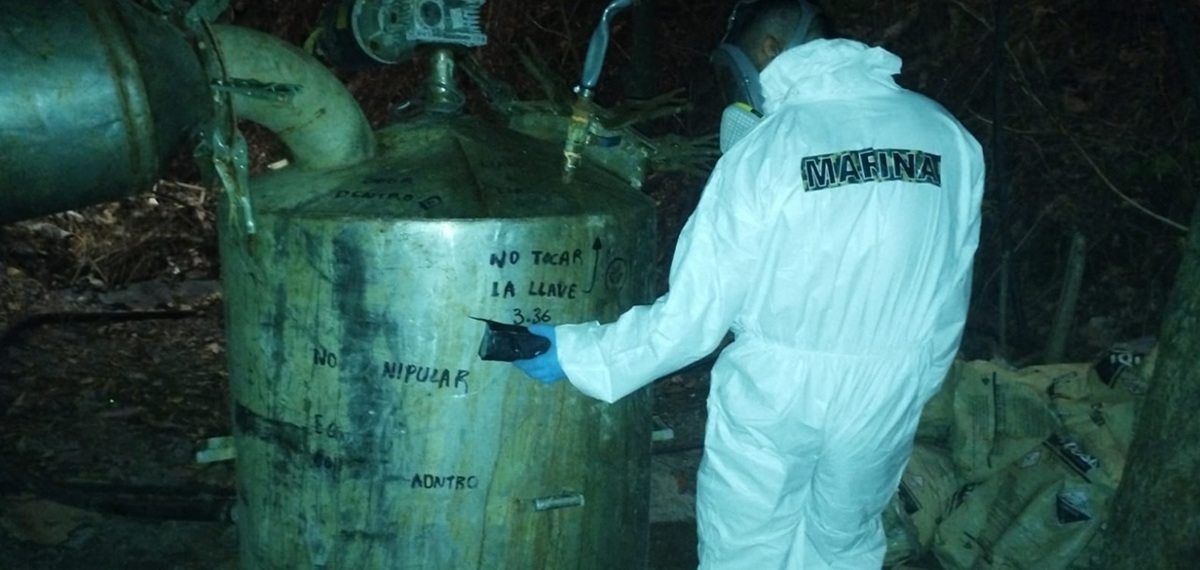 Aseguramiento de narcolaboratorio y metanfetamina en Durango
