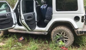Marina asegura vehículo con sustancias químicas y equipo de procesamiento en Los Cedros, Culiacán