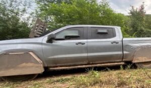 Asegura Ejército 25 explosivos y camioneta tipo ‘mounstruo’ con blindaje artesanal en Cacalotán, Rosario, Sinaloa