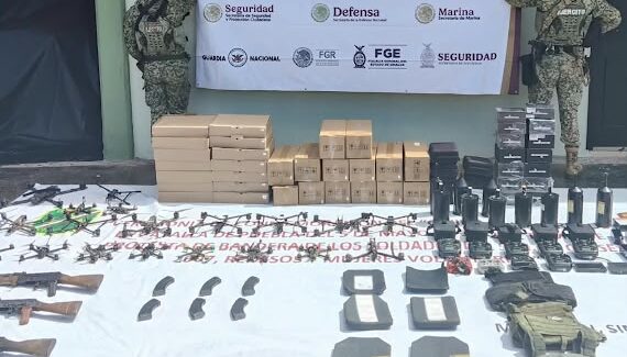Ejército asegura armas, explosivos y equipo para drones durante operativo en Rosario, Sinaloa