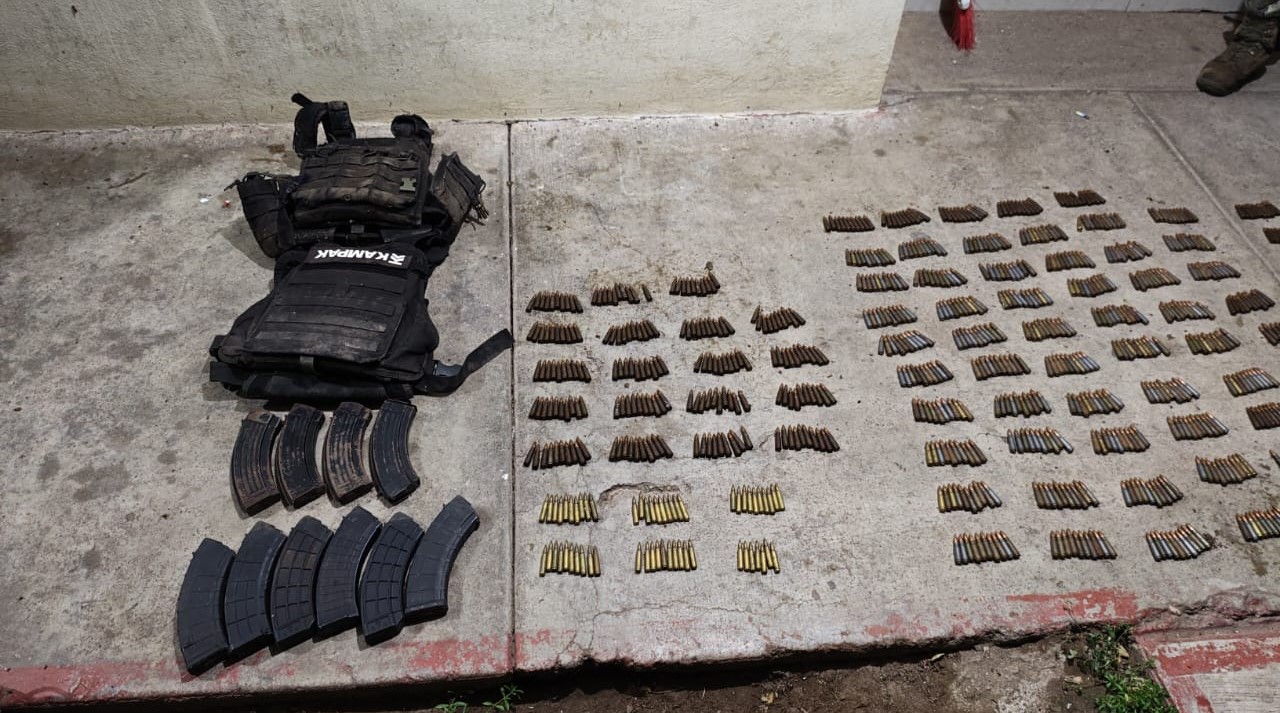 Marina detiene a 51 presuntos infractores y asegura 145 armas en Mazatlán
