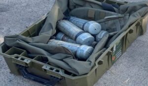 Militares y municipales aseguran armas largas, cargadores, cartuchos, explosivos y tres vehículos tras operativo en La Popular de Culiacán