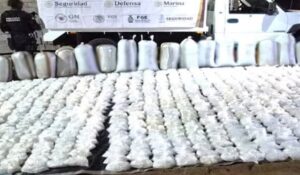Aseguran mil 320 kg de metanfetamina en vehículo de redilas en Culiacán, Sinaloa