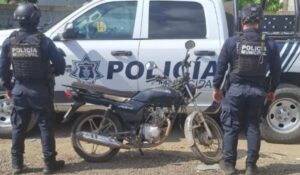 Hallan motocicleta robada en la Salvador Allende de Mazatlán, Sinaloa; la aseguran policías