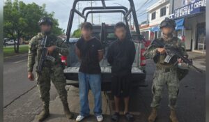 Marina detiene a dos, asegura 12 armas largas, más de 2 mil cartuchos y explosivos en operativos en el sur de Sinaloa