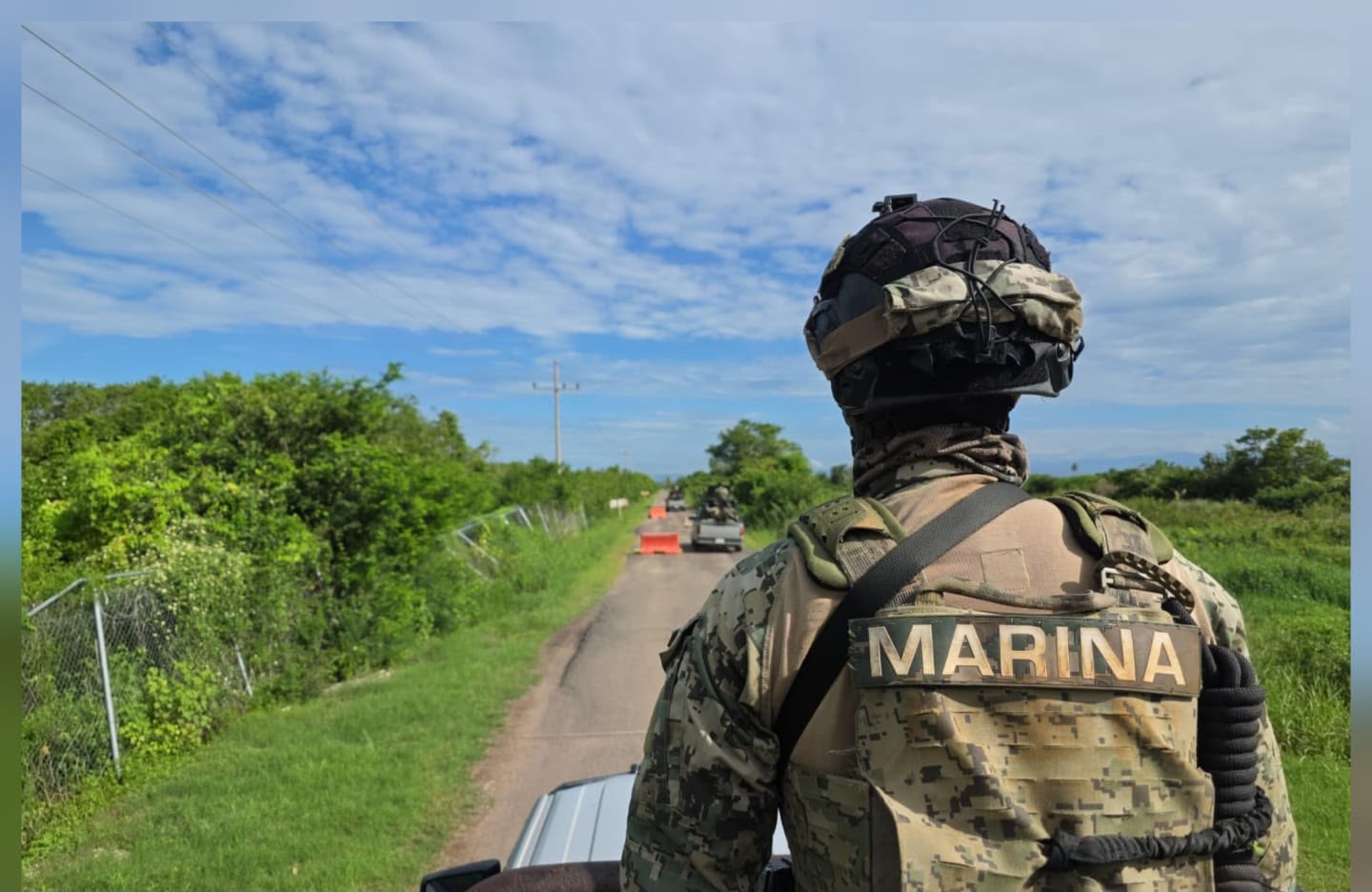 Marina detiene a dos, asegura 12 armas largas, más de 2 mil cartuchos y explosivos en operativos en el sur de Sinaloa