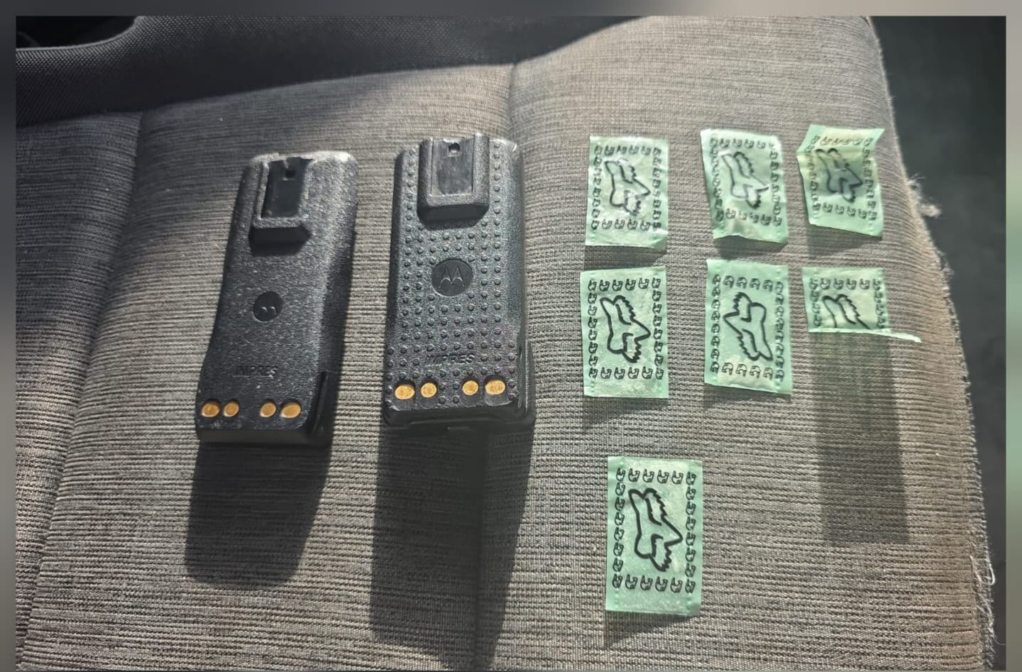 Marina detiene a dos, asegura 12 armas largas, más de 2 mil cartuchos y explosivos en operativos en el sur de Sinaloa