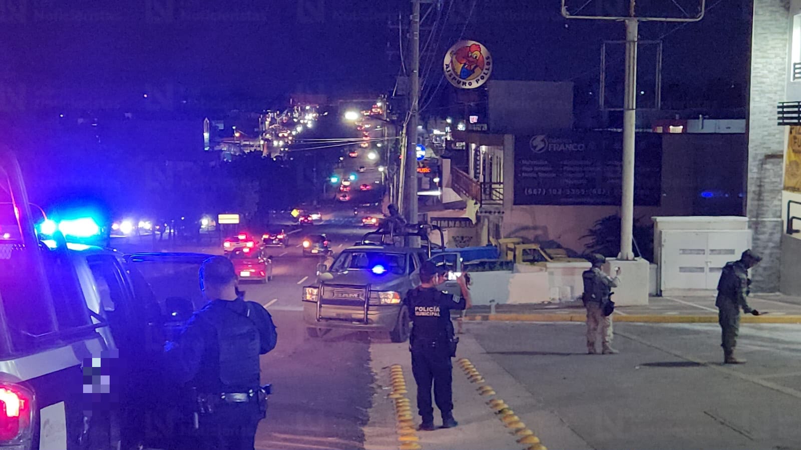 Asesinan a balazos a hombre en plaza comercial de Loma Linda, en Culiacán