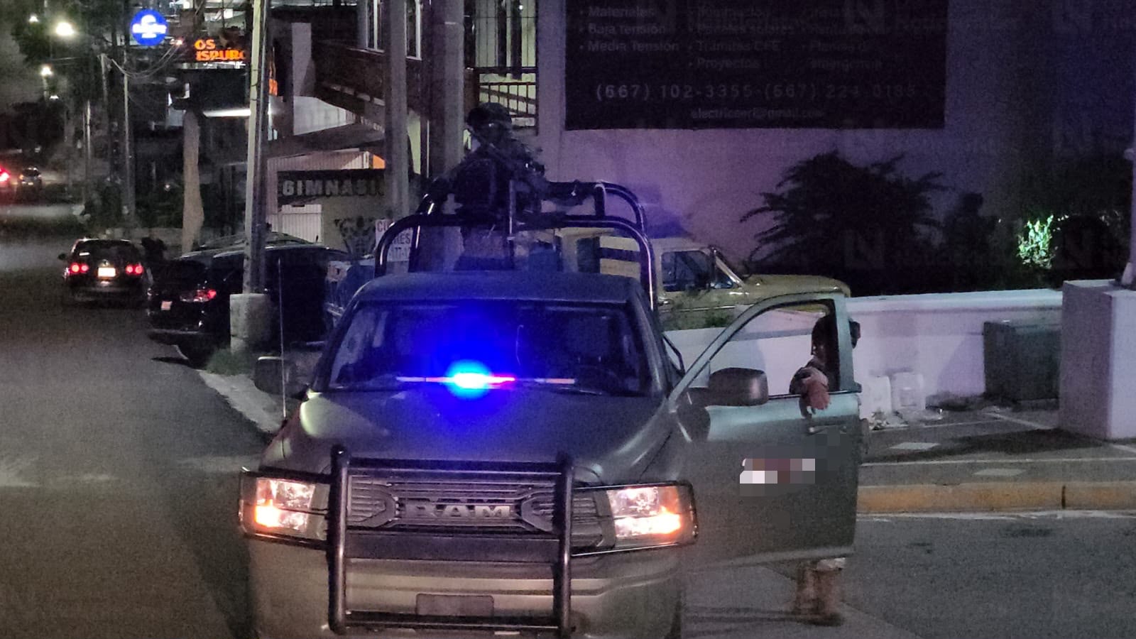 Asesinan a balazos a hombre en plaza comercial de Loma Linda, en Culiacán
