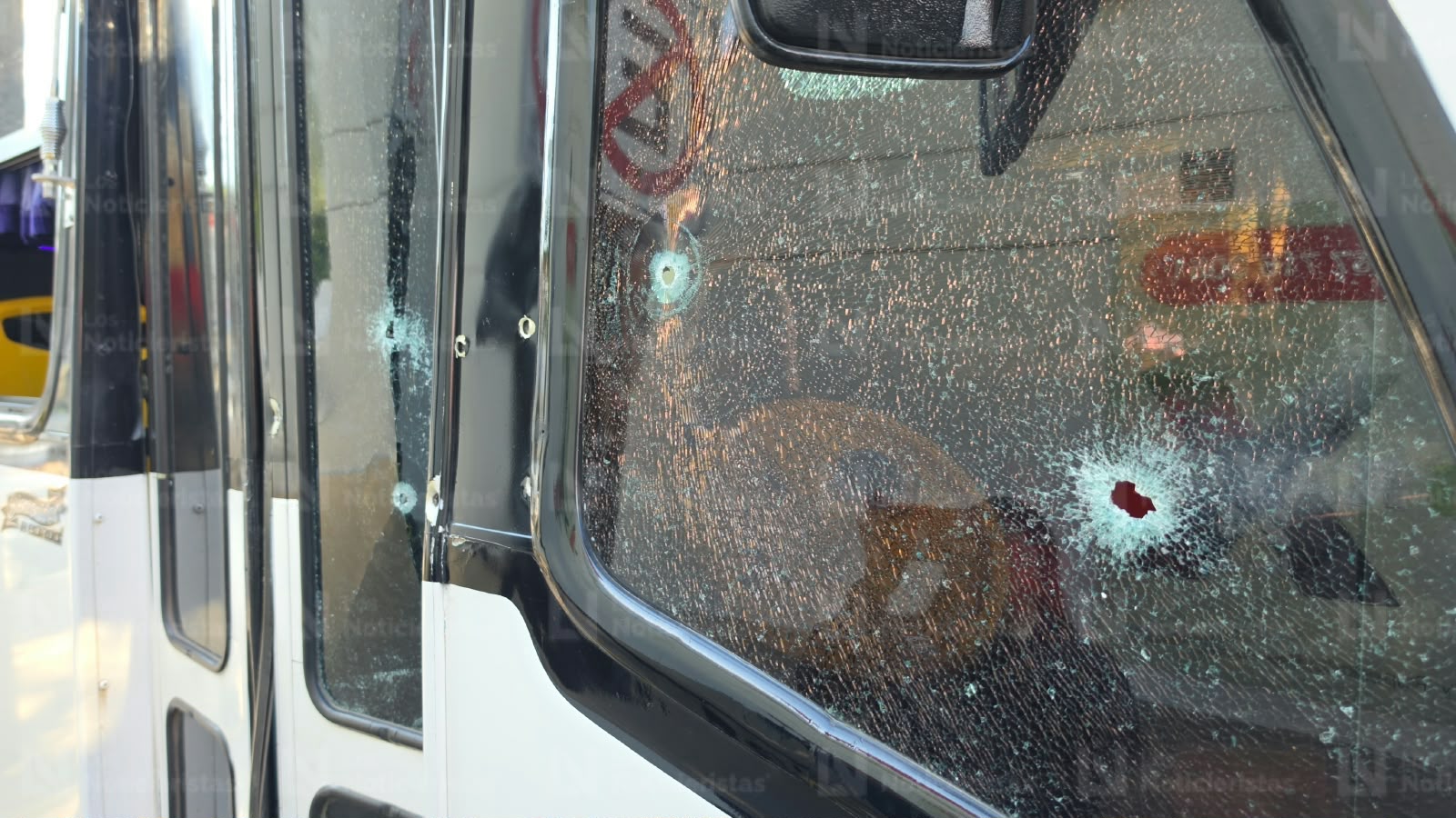 Ataque a balazos contra un camión urbano deja al chofer herido en Culiacán