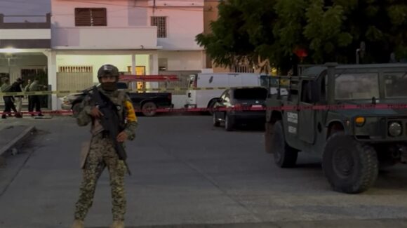 Asesinan a balazos a dos hombres en Fovissste Esperanza, Mazatlán; los encuentran en una camioneta