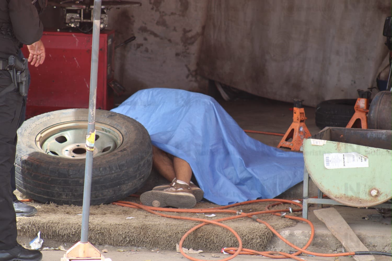Ataque armado en llantera de Valles del Ejido deja un hombre sin vida en Mazatlán