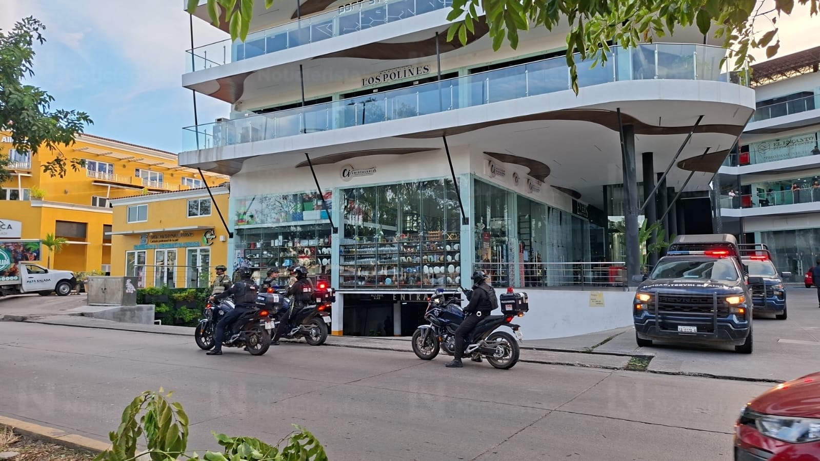 Hombre pierde la vida en una hospital tras ser baleado afuera de una plaza comercial