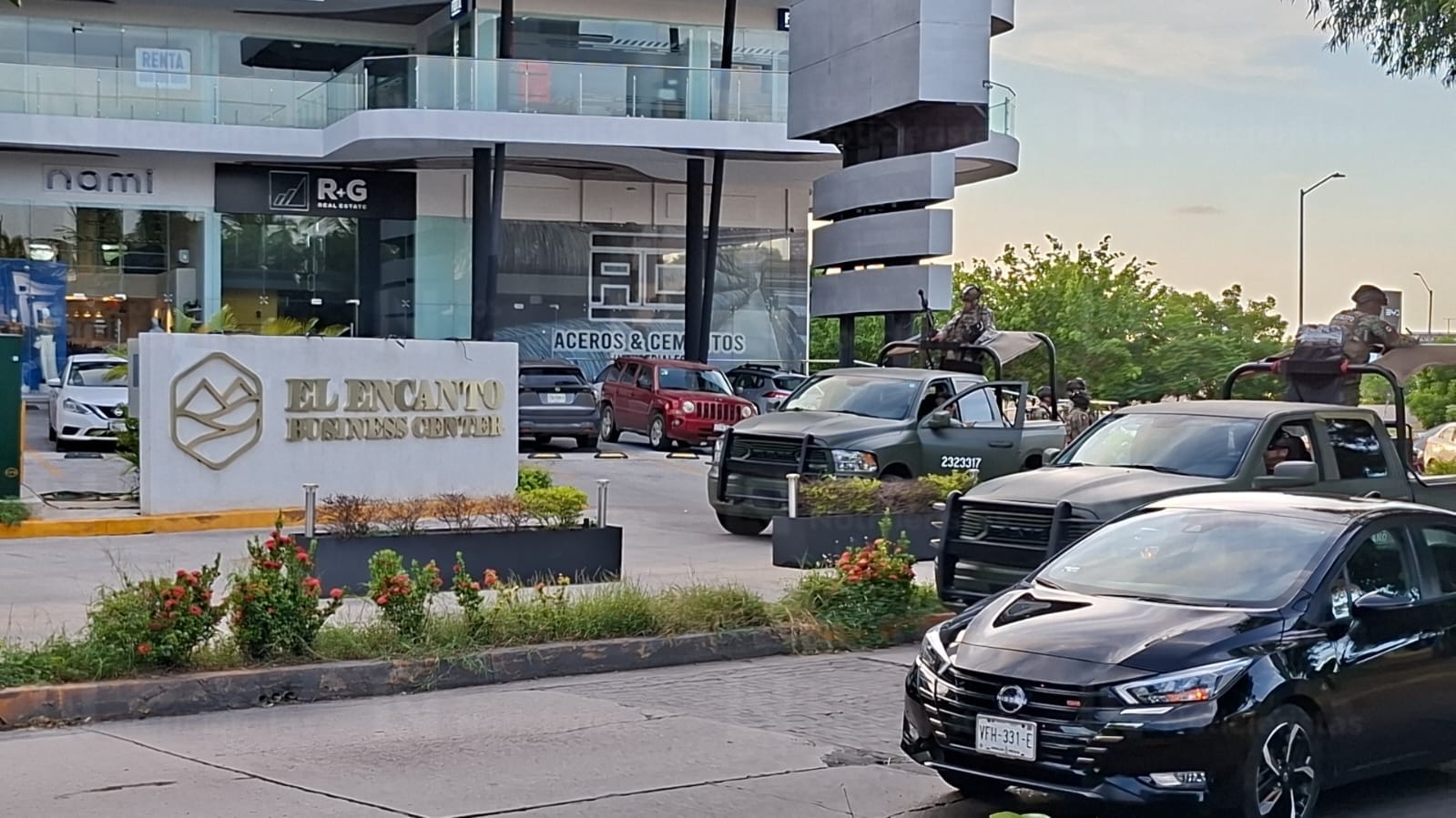 Hombre pierde la vida en una hospital tras ser baleado afuera de una plaza comercial