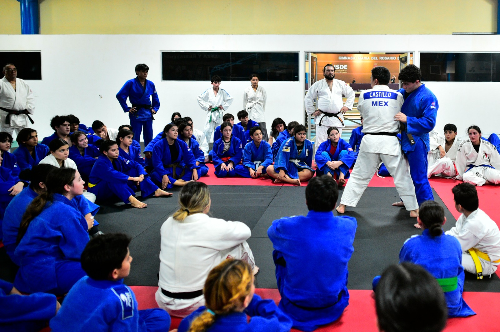 Sinaloense participan en seminario de judo impartido por atletas Olímpicos