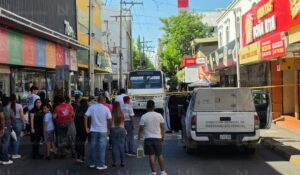 Muere adulta mayor arrollada por un camión urbano en el centro de Culiacán