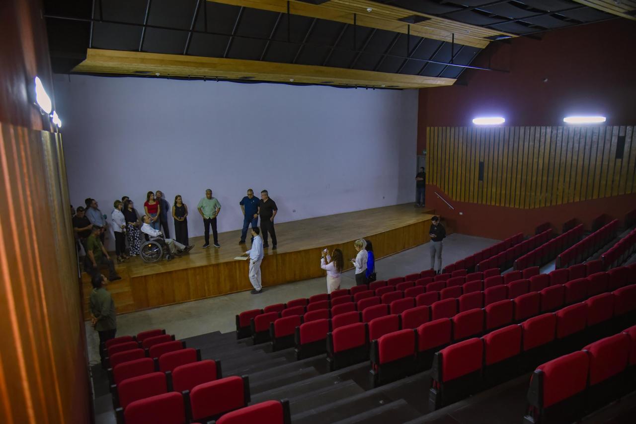 Autoridades de Ahome recorren el Teatro Ingenio en Los Mochis