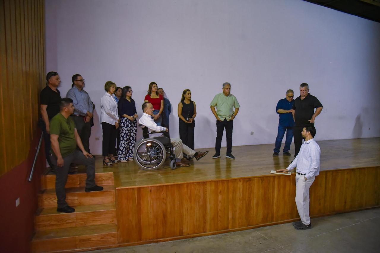 Autoridades de Ahome recorren el Teatro Ingenio en Los Mochis