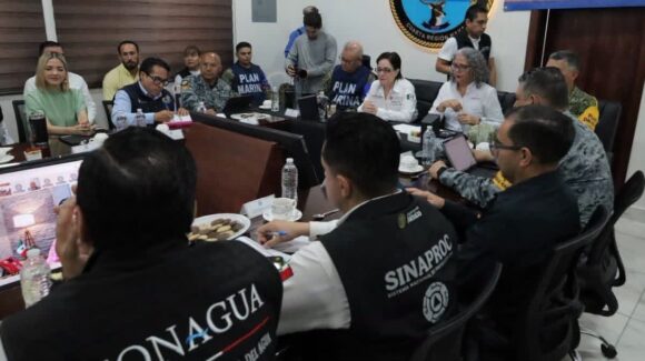 Huracán ‘Simón’ no impactaría directamente Mazatlán, Sinaloa, pero autoridades alertan que sí resentirá sus efectos