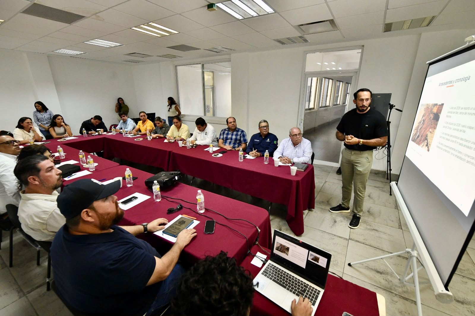 Autoridades se reúnen para discutir la rehabilitación del Malecón de Mazatlán