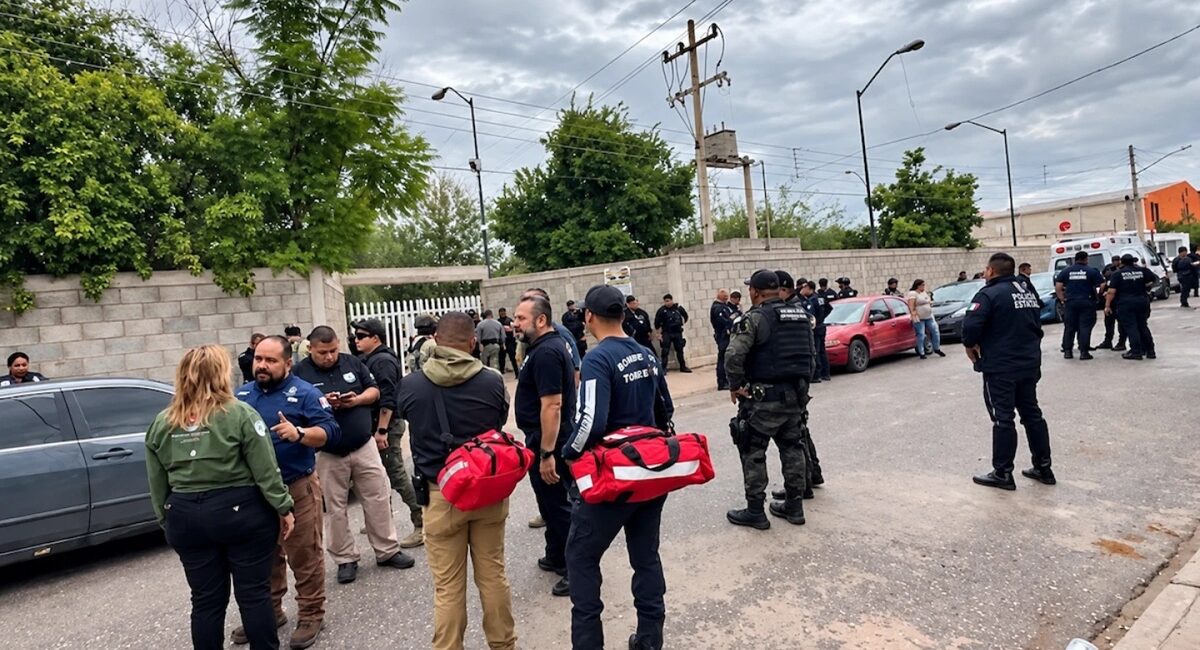 Agresión con arma blanca en secundaria de Coahuila, deja a subdirectora sin vida y 3 heridos; hay dos exalumnos detenidos