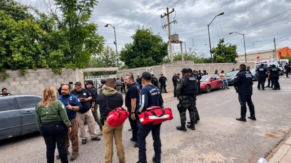 Agresión con arma blanca en secundaria de Coahuila, deja a subdirectora sin vida y 3 heridos; hay dos exalumnos detenidos
