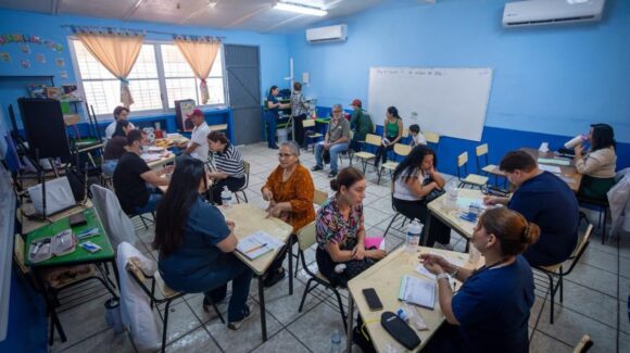 “Un gobierno de territorio, no de escritorio”: Ayuntamiento de Culiacán llevan servicios de salud, apoyos y obras a la colonia Lázaro Cárdenas