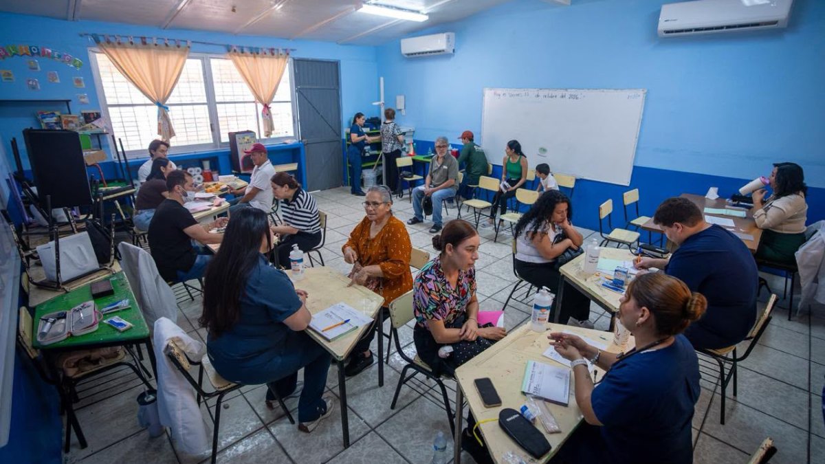 ayuntamiento de culiacan llevan servicios de salud a la colonia lazaro cardenas salon