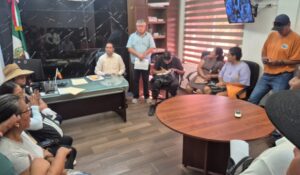 Ayuntamiento de Mazatlán gestiona apoyo estatal para 786 vendedores de playa afectados por el oleaje