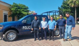 Entrega Mocorito dos patrullas a la DSCyMS para fortalecer la seguridad pública