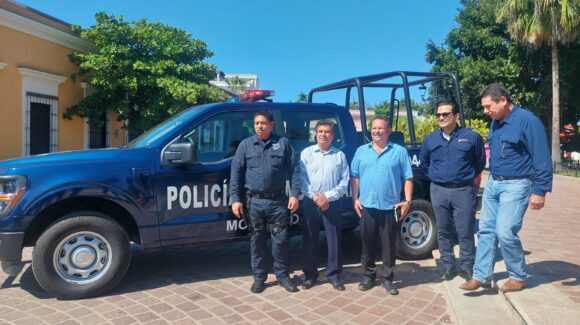 Entrega Mocorito dos patrullas a la DSCyMS para fortalecer la seguridad pública