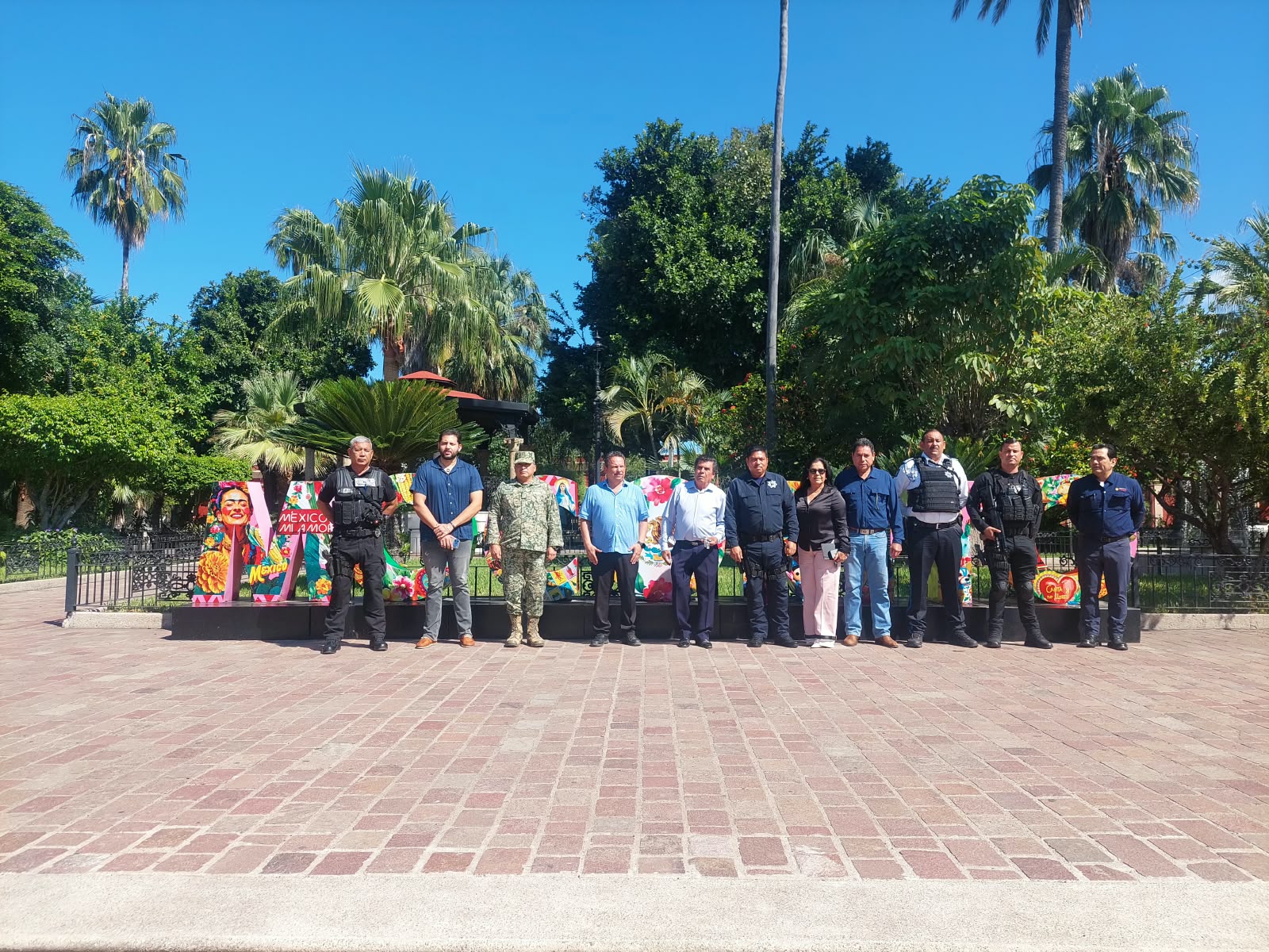 Ayuntamiento de Mocorito entrega patrullas a la DSCyMS