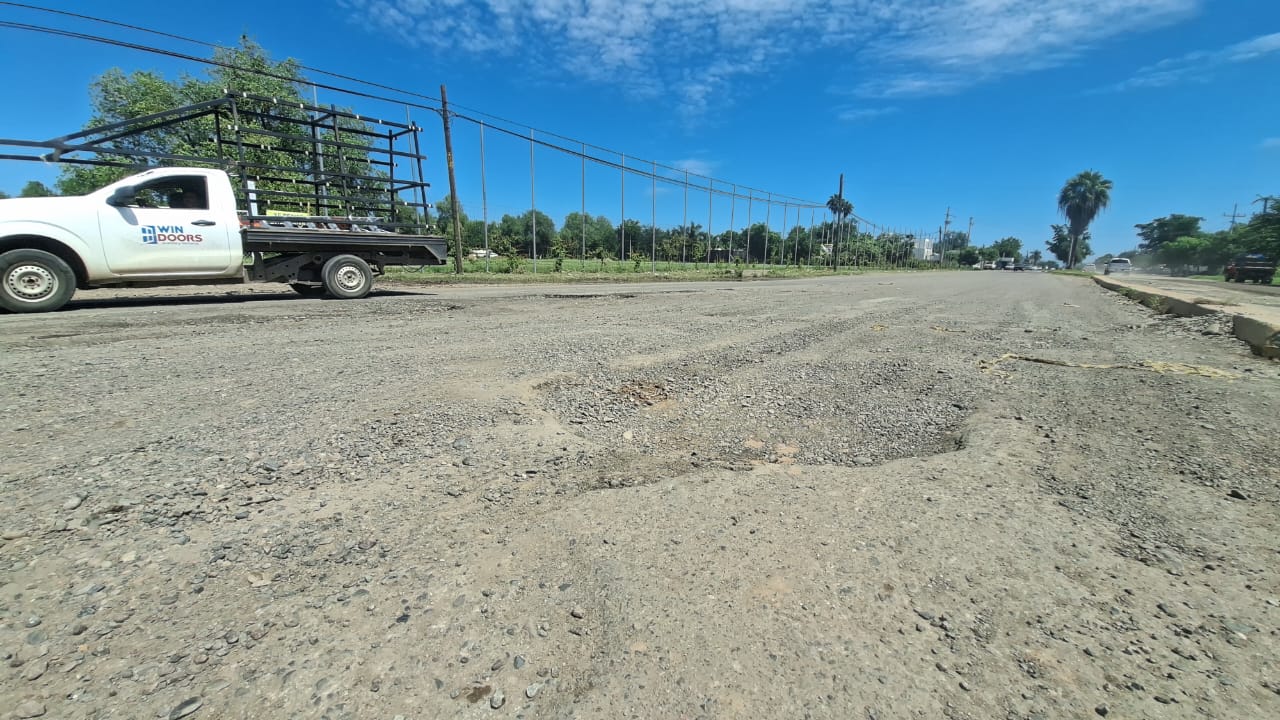Bache en carretera León Fonseca a Sinaloa de Leyva