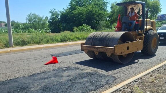 Por fin bachean vialidades altamente transitadas en Los Mochis, Sinaloa