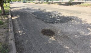 Ahome dispone de 5 mdp para reparar baches en las calles de Los Mochis; eso ayudará al transporte público urbano