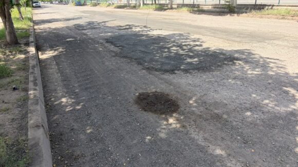 Ahome dispone de 5 mdp para reparar baches en las calles de Los Mochis; eso ayudará al transporte público urbano