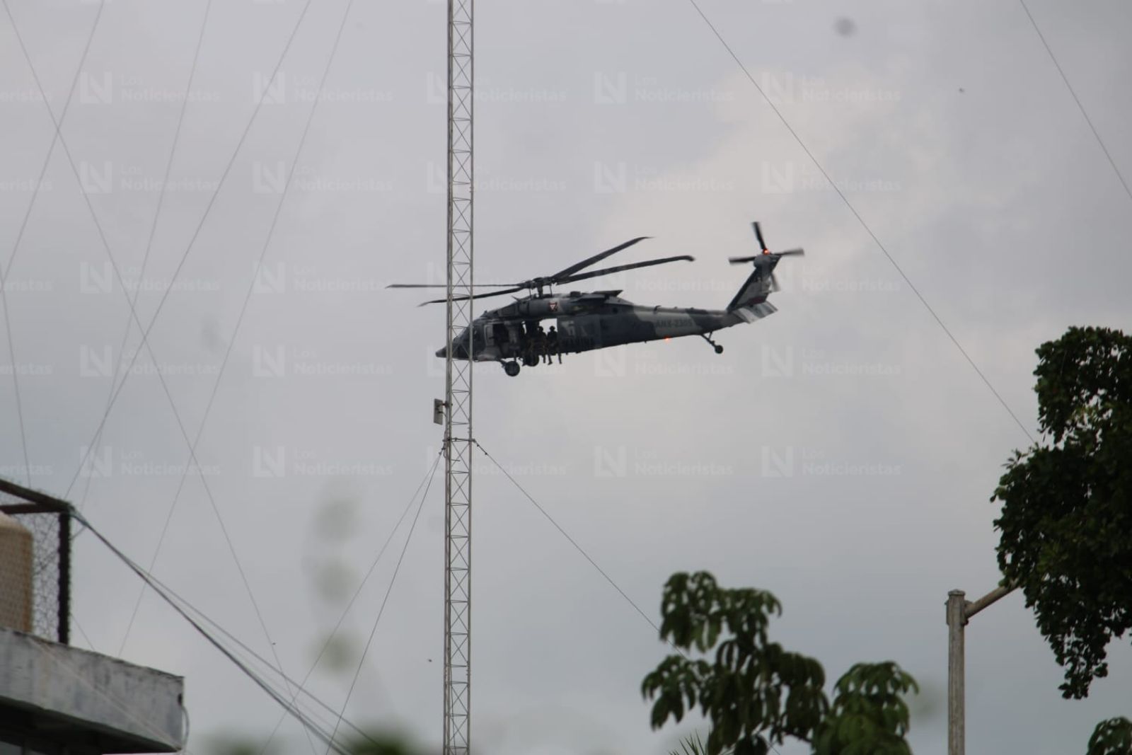 Helicóptero sobrevuela en el penal de El Castillo