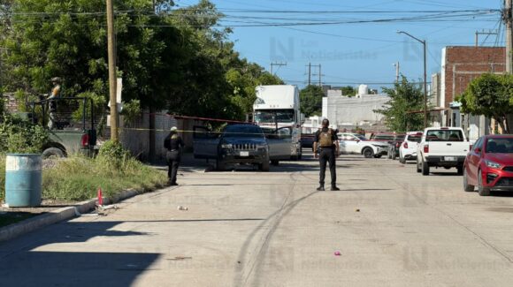 Hieren a balazos a un hombre a bordo de su vehículo en la colonia Jaripillo de Mazatlán