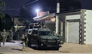 Balean fachada de una casa en el fraccionamiento San Benito de Culiacán, Sinaloa