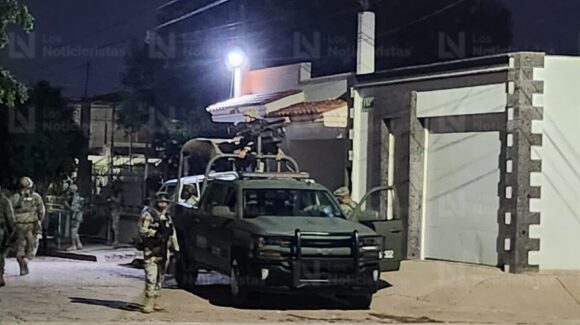Balean fachada de una casa en el fraccionamiento San Benito de Culiacán, Sinaloa