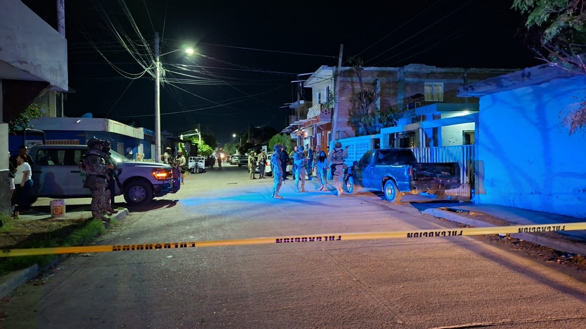 Balean vivienda en la colonia Salvador Allende, en Mazatlán