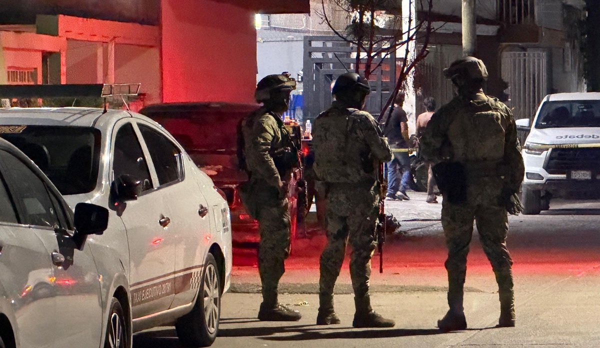 Balean vivienda en la colonia Salvador Allende, en Mazatlán