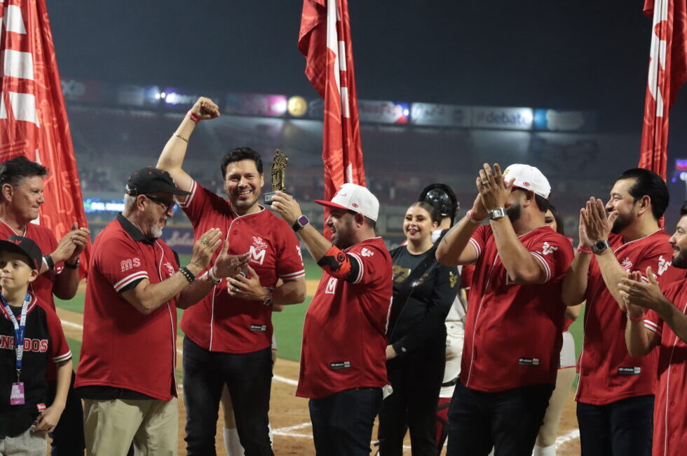 Banda MS recibe el Premio Orgullo Mazatlán de Venados por llevar la música sinaloense al mundo