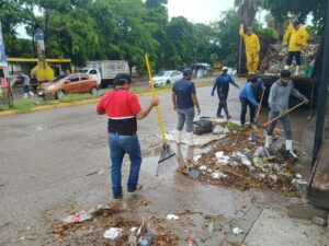 Lluvias sobre Los Mochis ‘sacan a flote’ 3 toneladas de basura