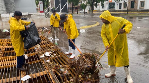 Lluvias sobre Los Mochis ‘sacan a flote’ 3 toneladas de basura; Servicios Públicos emprende labores de limpieza