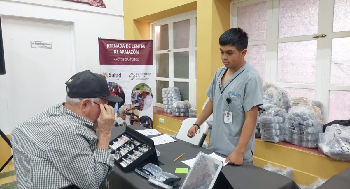 Beneficencia Pública supera los 10 mil apoyos en Sinaloa; entregan 273 lentes en Salvador Alvarado