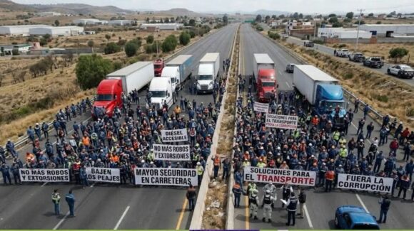 ¡Retiran bloqueos! Se levanta paro nacional de transportistas, informa Segob