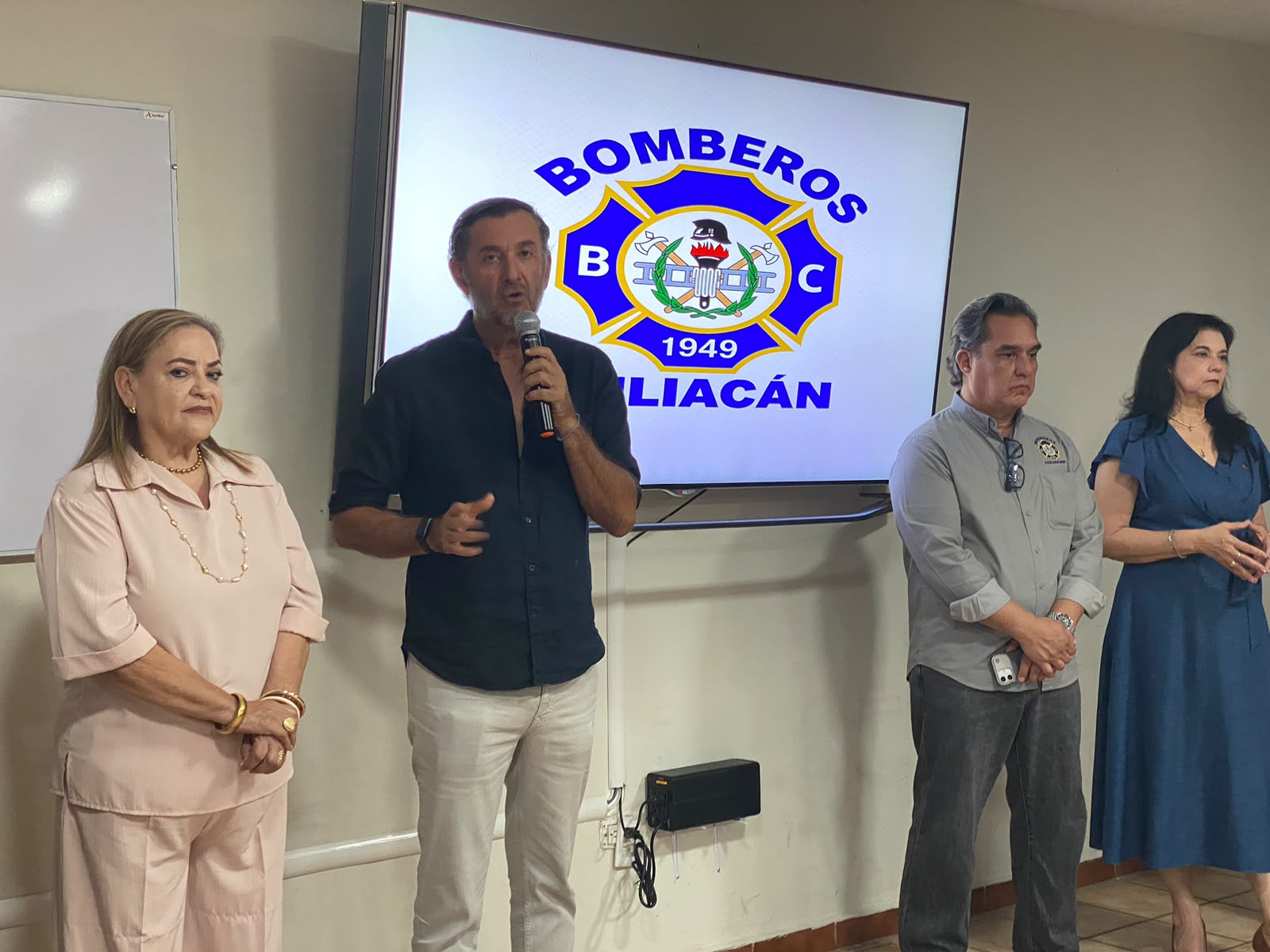 Bomberos Culiacán ayuda fortalecer a corporaciones de 7 municipios con la donación de mangueras